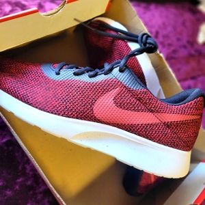 Nike Men's Tanjun Size 11.5